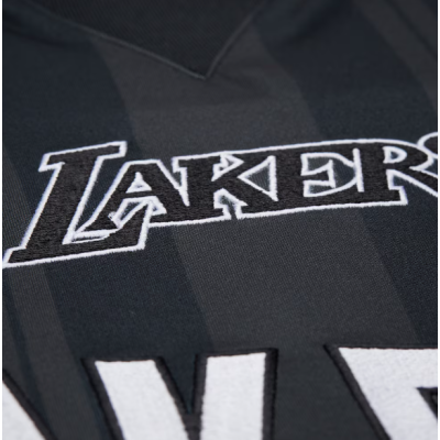 Mitchell & Ness Los Angeles Lakers Black Hardwood Classics Striker V-Neck Polo Mαύρο Mitchell & Ness Los Angeles Lakers Black Hardwood Classics Striker V-Neck Polo Mαύρο